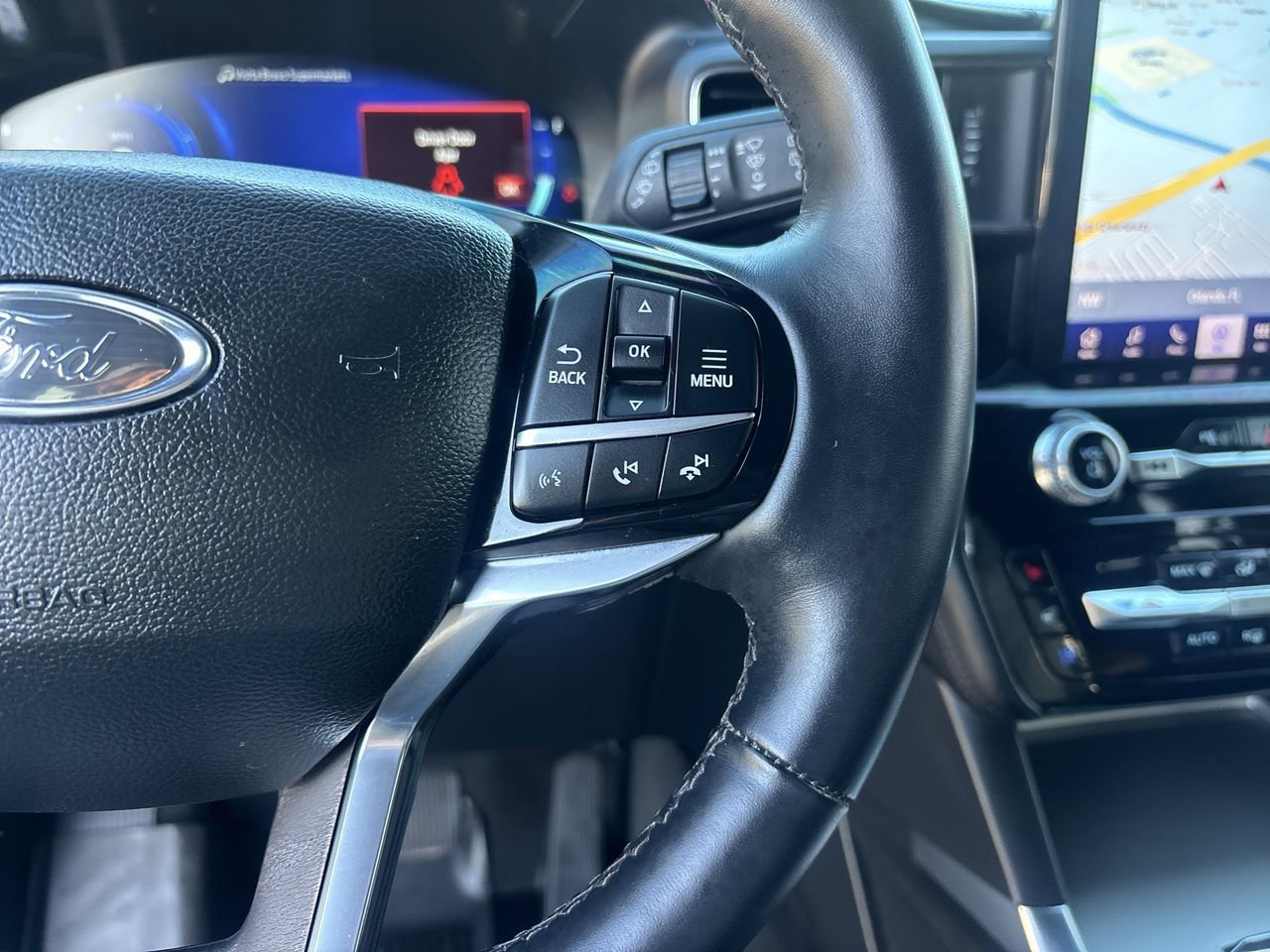 Certified 2023 Ford Explorer Platinum w/ Technology Package image 32