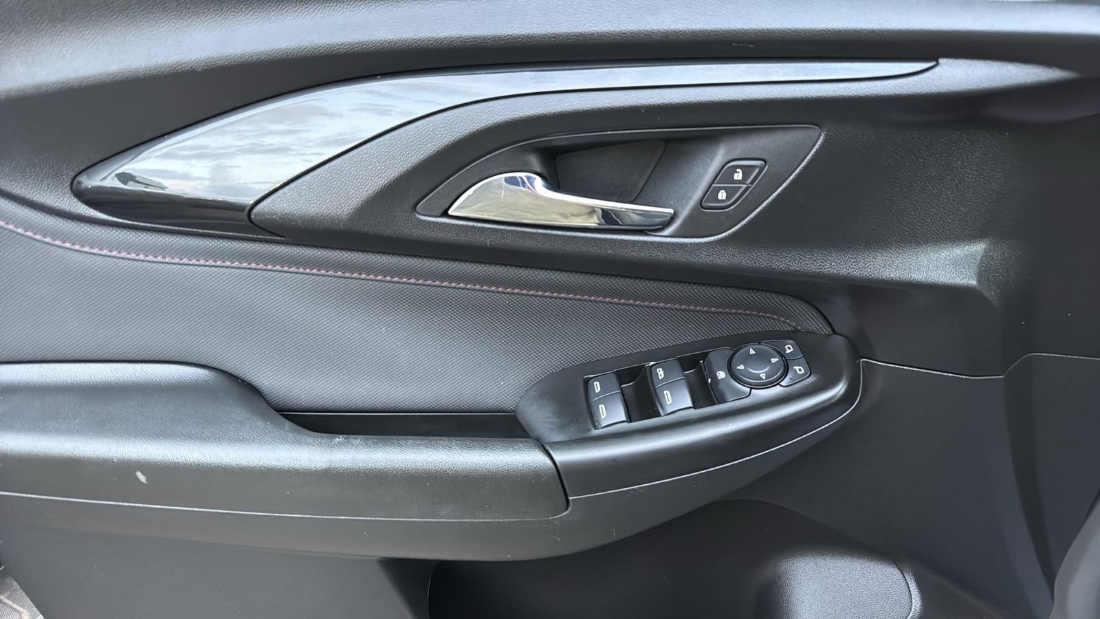 Used 2023 Chevrolet TrailBlazer RS image 12