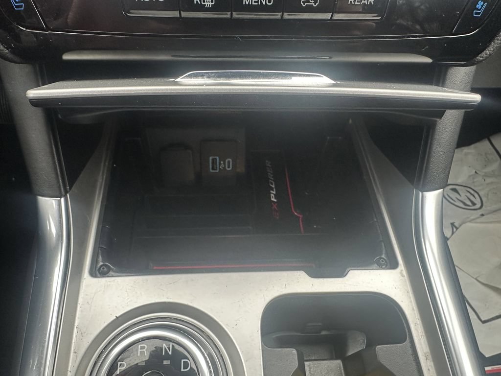 Certified 2022 Ford Explorer Limited w/ Limited Technology Package AWD/4WD image 18
