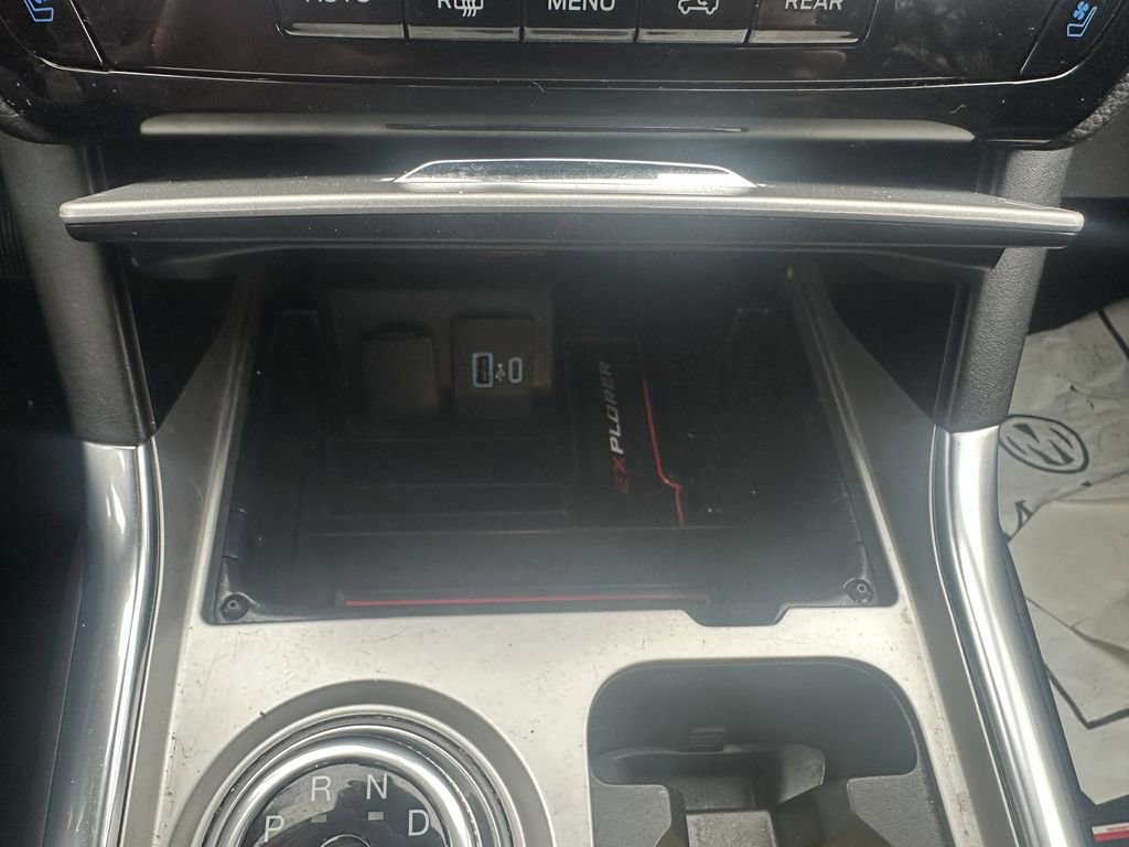 Certified 2022 Ford Explorer Limited w/ Limited Technology Package AWD/4WD image 18