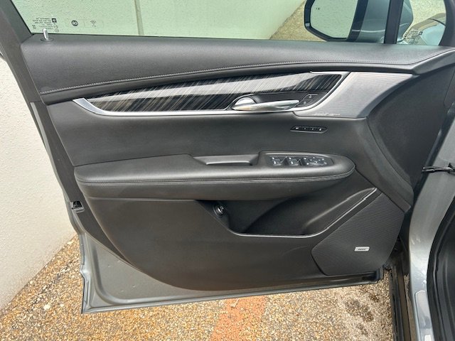 Used 2023 Cadillac XT6 Premium Luxury image 14