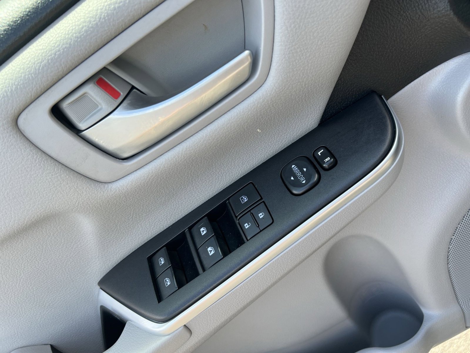 Used 2017 Toyota Camry LE FWD image 23