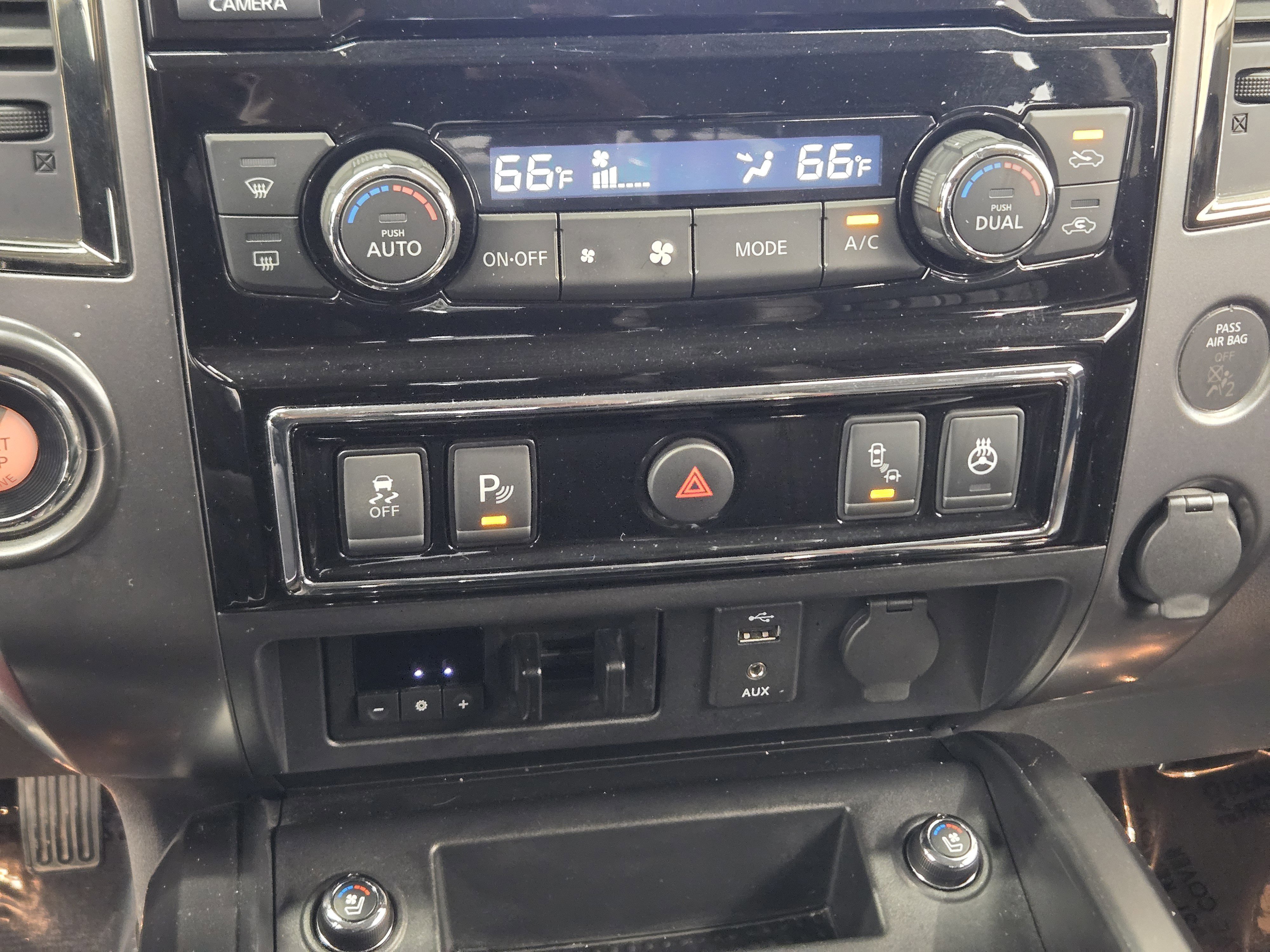 Used 2017 Nissan Titan Platinum Reserve image 17