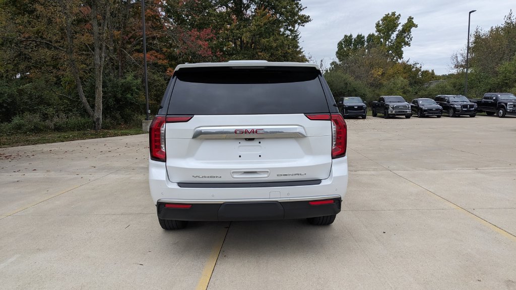 Used 2024 GMC Yukon XL Denali w/ Denali Reserve Package AWD/4WD image 4