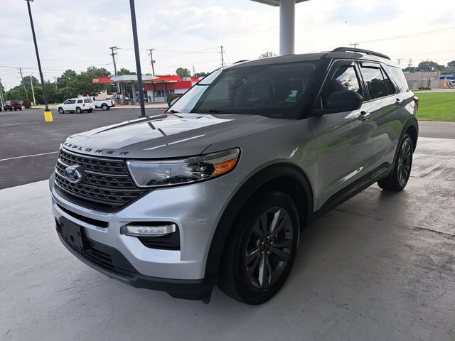 Certified 2021 Ford Explorer XLT w/ Equipment Group 202A AWD/4WD image 3