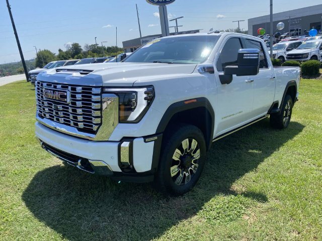 Used 2025 GMC Sierra 2500 Denali w/ Denali Reserve Package AWD/4WD image 3