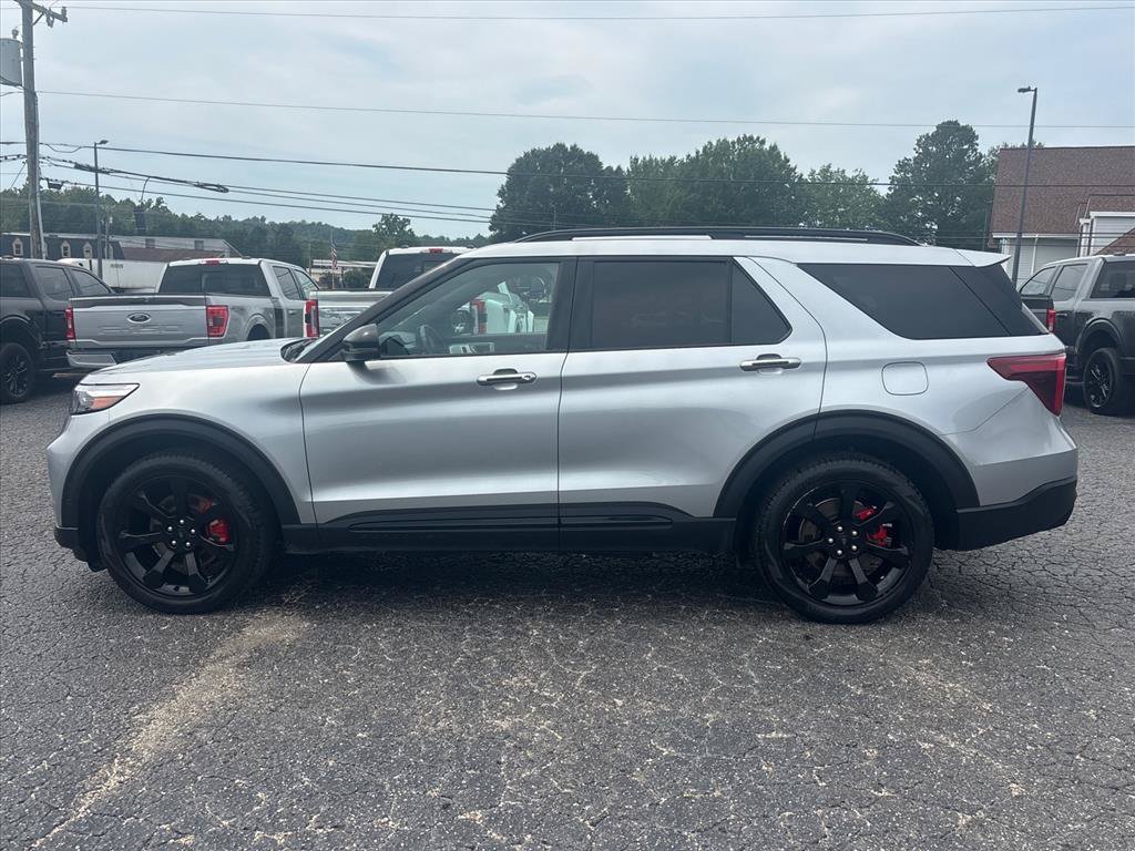 Certified 2023 Ford Explorer ST w/ Technology Package AWD/4WD image 4