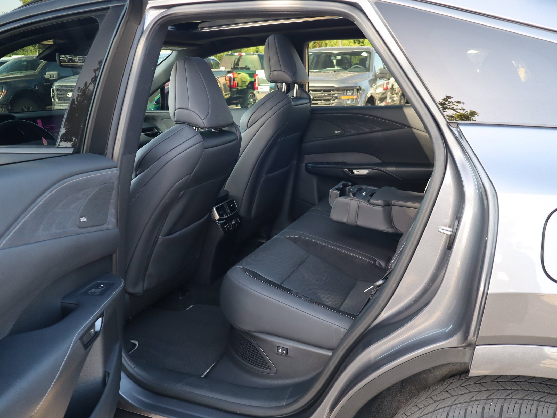 Used 2023 Lexus RX 500h F Sport w/ Cold Area Package AWD/4WD image 31
