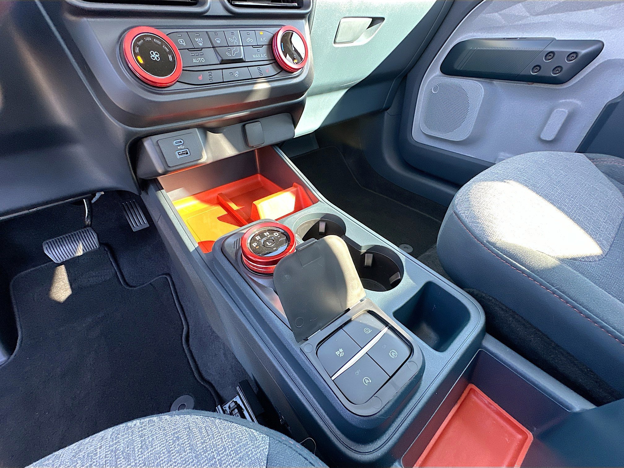 Certified 2024 Ford Maverick XLT w/ XLT Luxury Package image 30