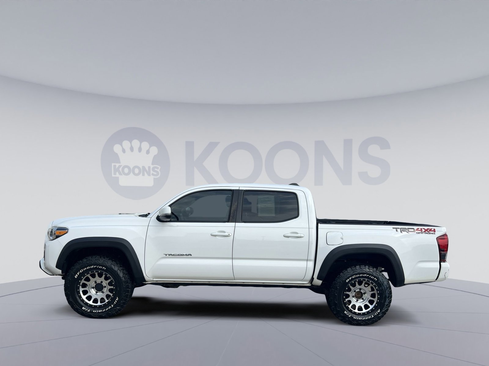 Used 2019 Toyota Tacoma TRD Off-Road w/ Technology Package image 2