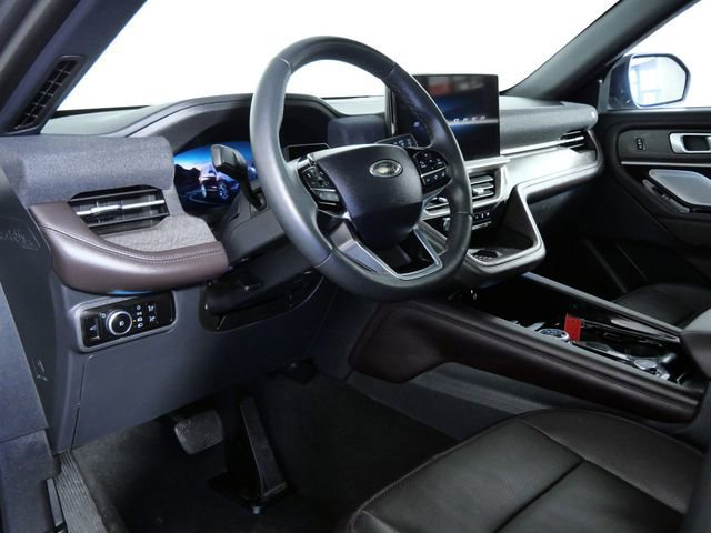 Certified 2025 Ford Explorer Platinum w/ LUX Leather Package image 17