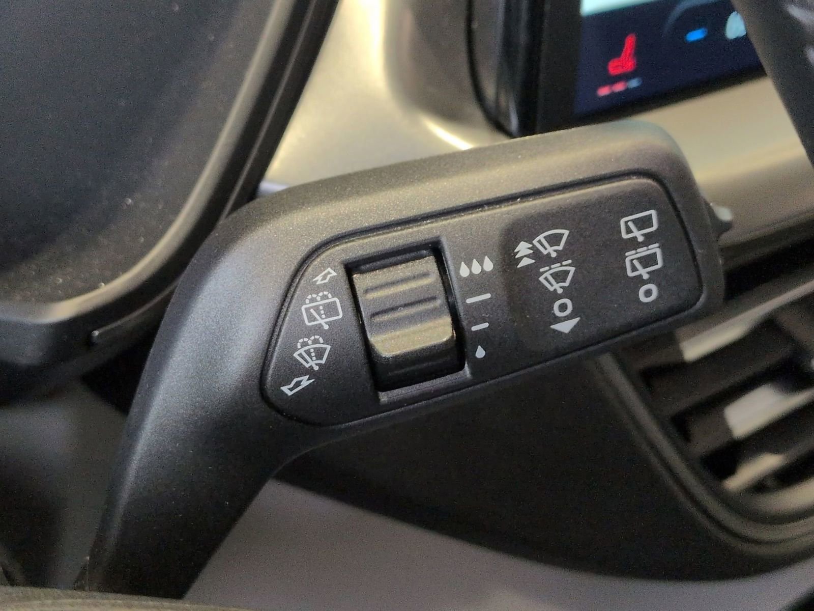 Certified 2025 Ford Escape SE image 28