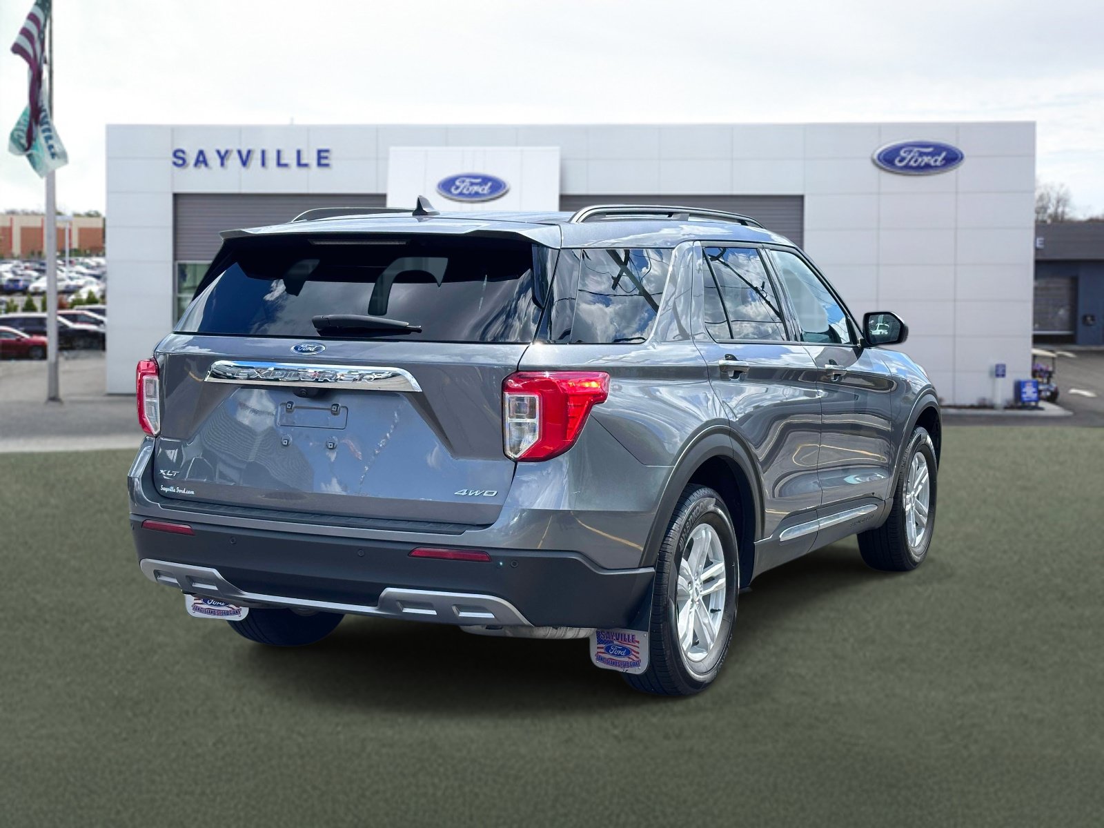 Certified 2024 Ford Explorer XLT w/ Equipment Group 202A AWD/4WD image 5