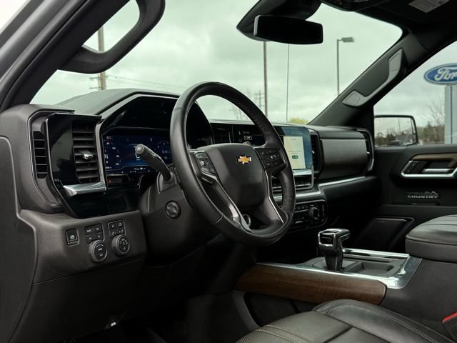 Used 2025 Chevrolet Silverado 1500 High Country AWD/4WD image 15