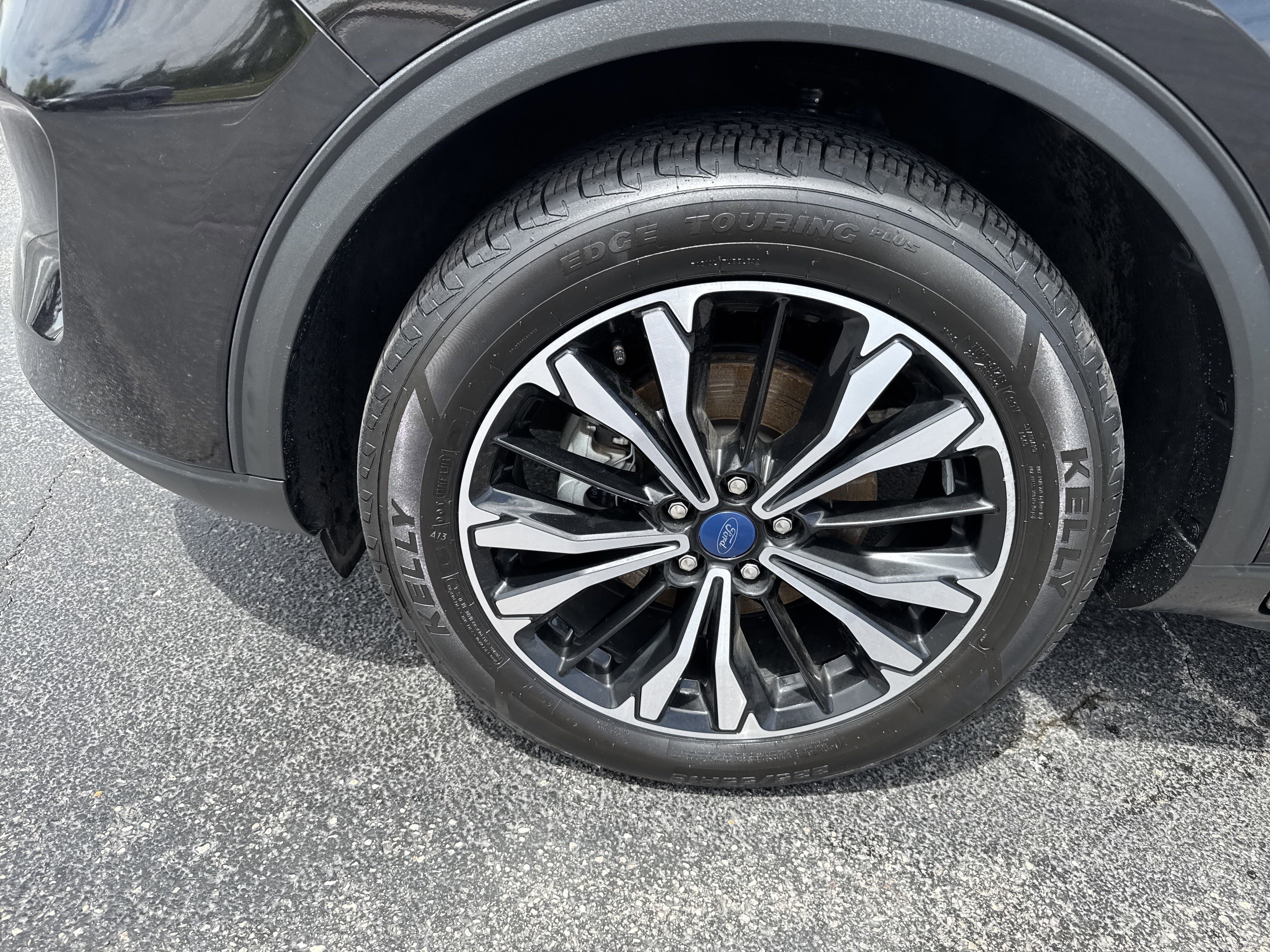 Certified 2022 Ford Escape SEL w/ SEL Stealth AWD Package image 9