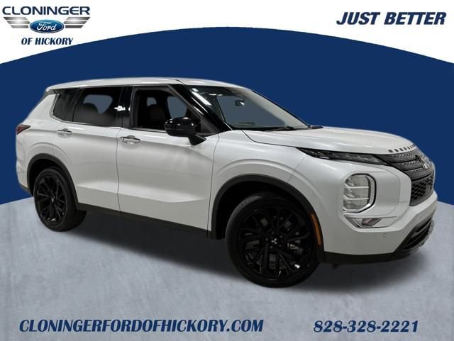 Used 2023 Mitsubishi Outlander SE Black Edition