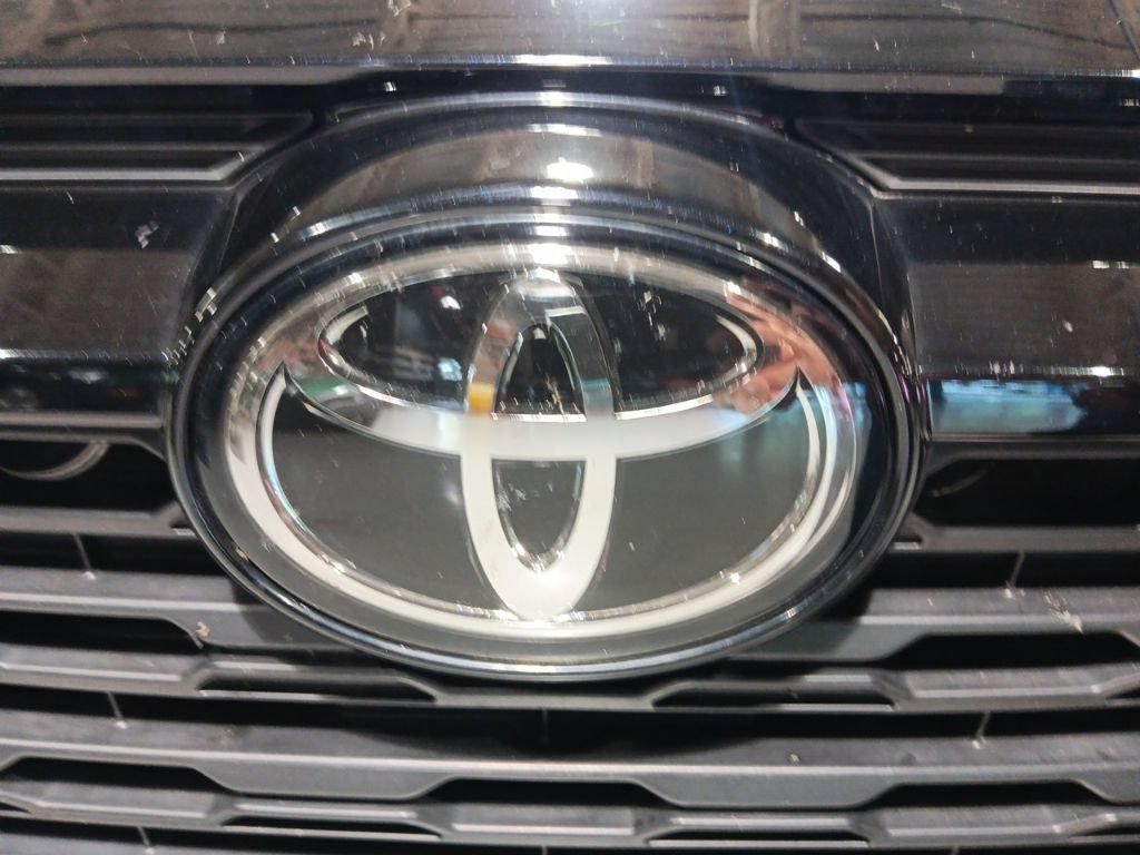Used 2020 Toyota RAV4 XLE w/ Convenience Package AWD/4WD image 9