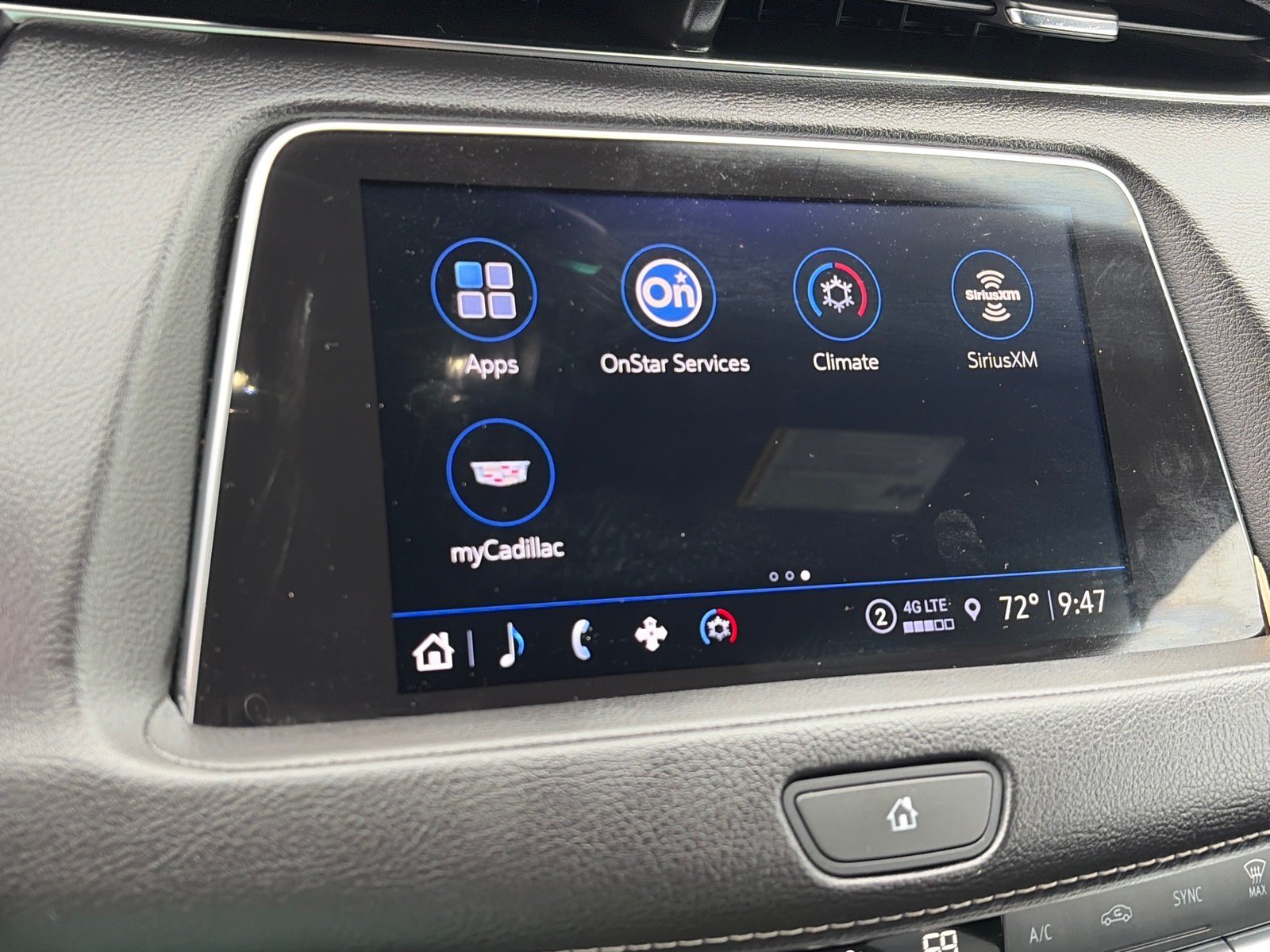 Used 2023 Cadillac XT4 Luxury w/ Cold Weather Package AWD/4WD image 11