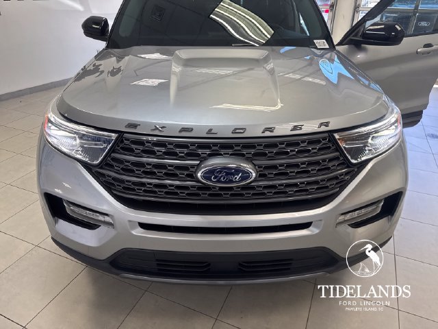 Certified 2024 Ford Explorer XLT w/ Equipment Group 202A RWD image 28
