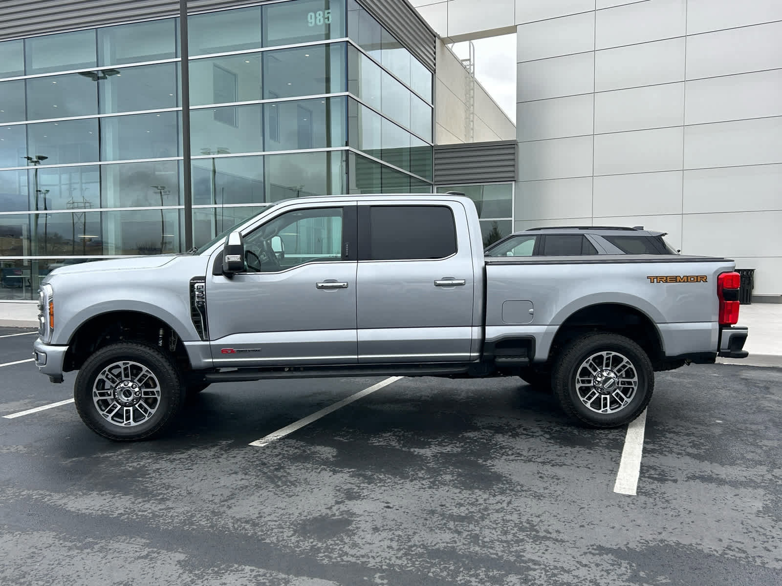 Certified 2023 Ford F350 Platinum w/ Tremor Off-Road Package image 4