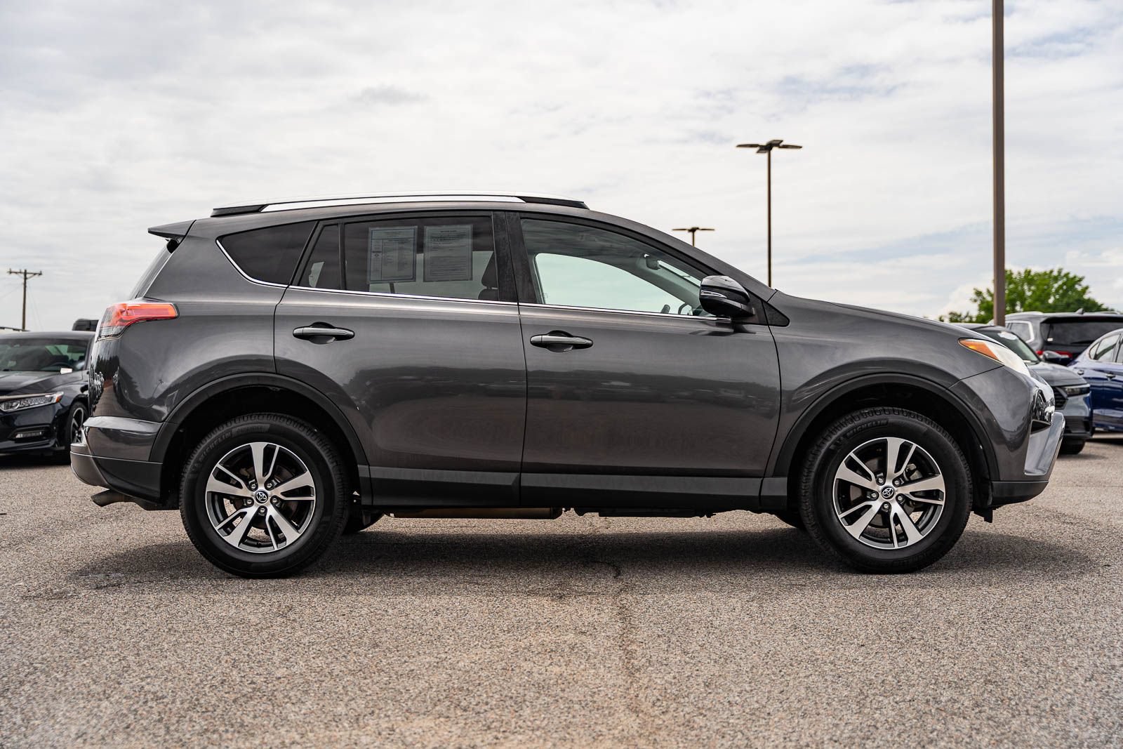 Used 2018 Toyota RAV4 XLE w/ Plus Extra Value Package FWD image 8