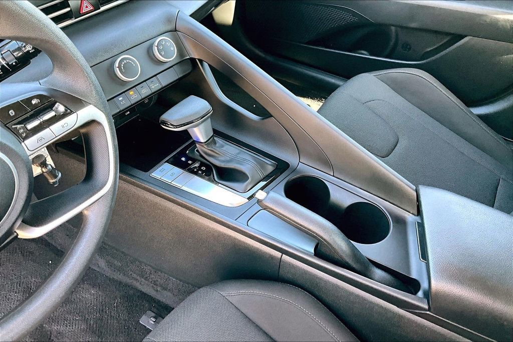 Used 2024 Hyundai Elantra SE image 15