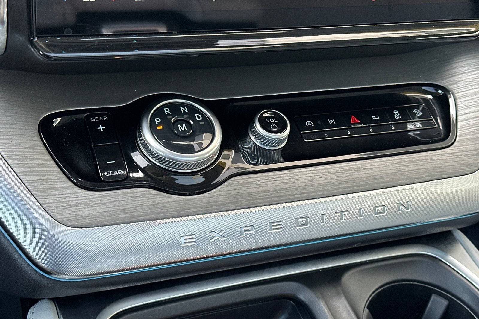Certified 2025 Ford Expedition Platinum AWD/4WD image 21