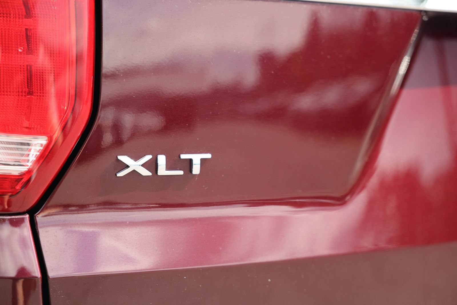 Certified 2018 Ford Explorer XLT AWD/4WD image 28
