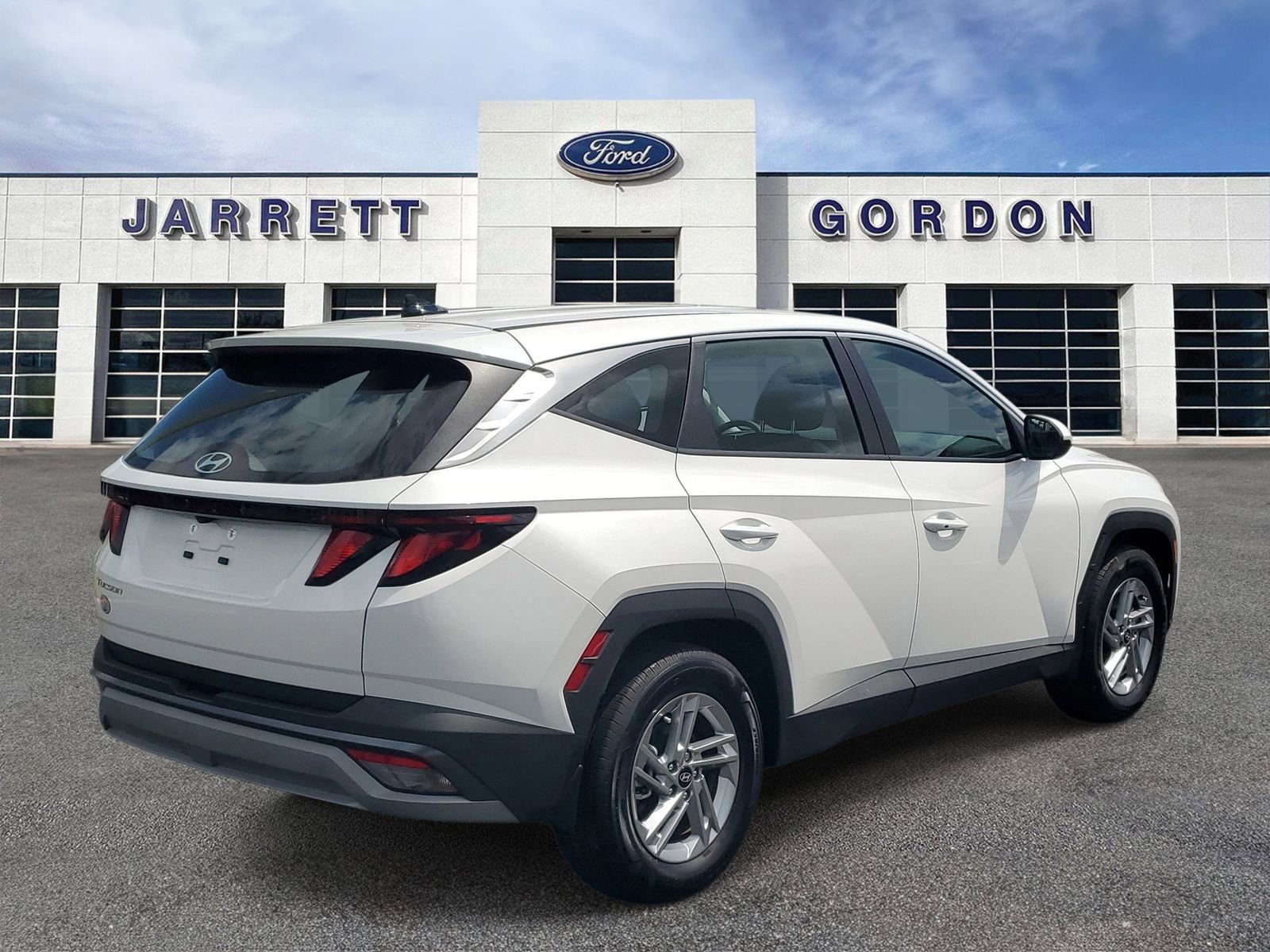 Used 2025 Hyundai Tucson SE image 3