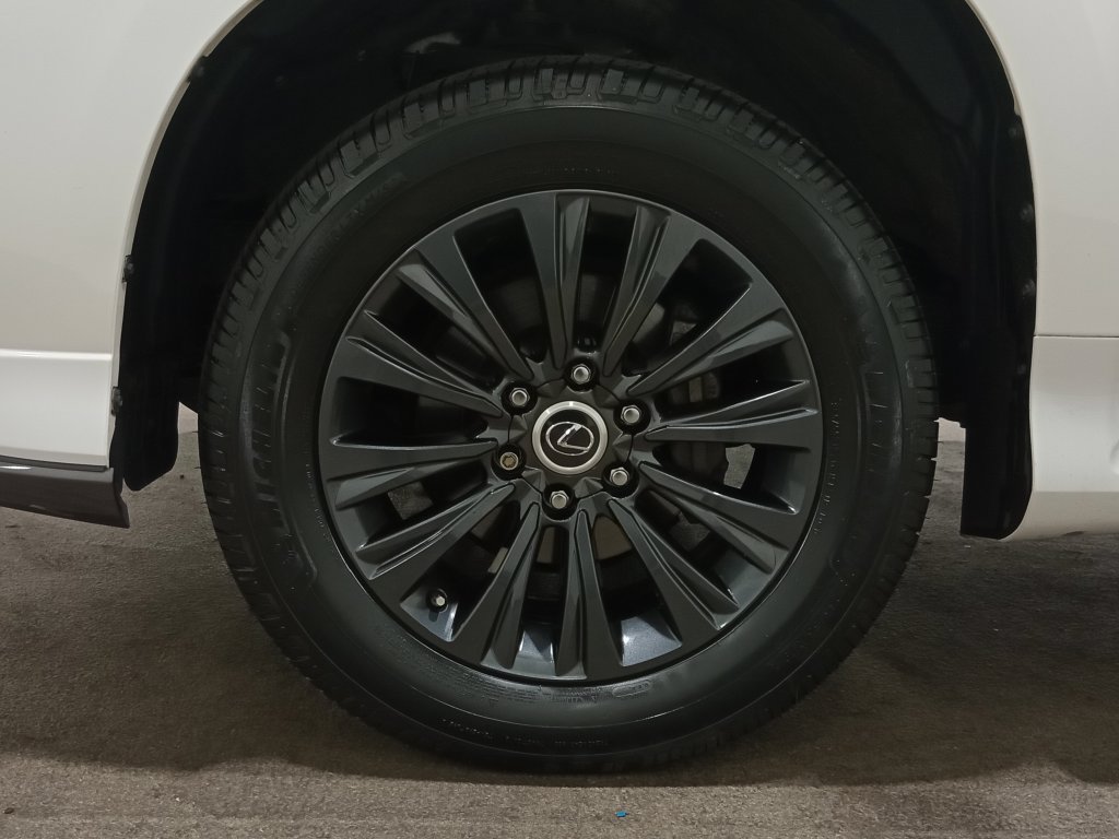 Used 2023 Lexus GX 460 Premium w/ Accessory Package AWD/4WD image 13