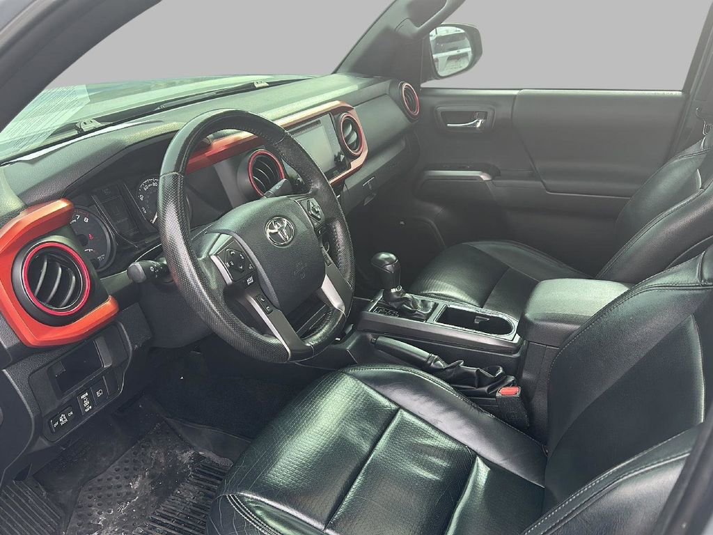 Used 2019 Toyota Tacoma TRD Off-Road image 11