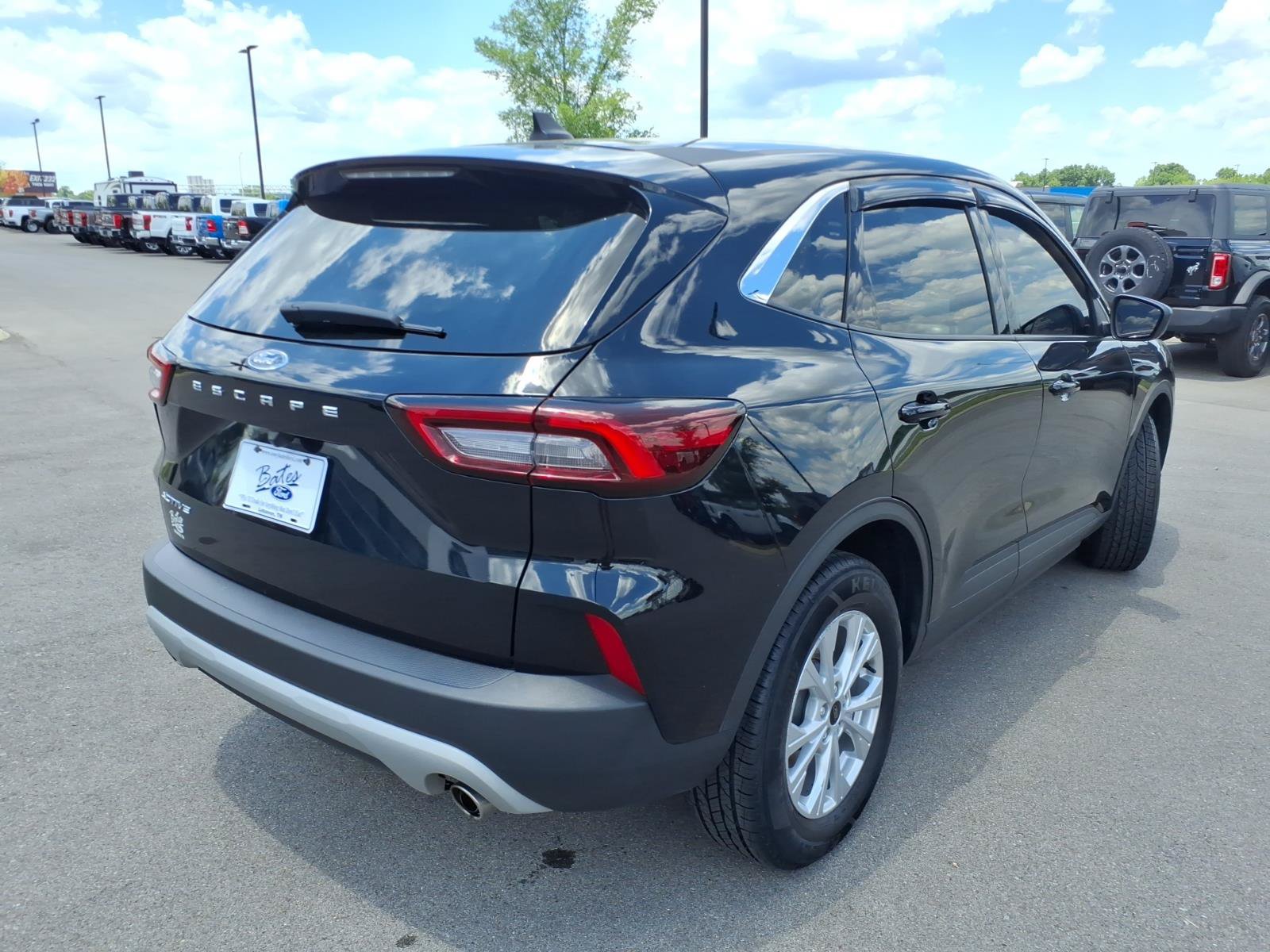 Certified 2023 Ford Escape Active w/ Cold Weather Package FWD image 3