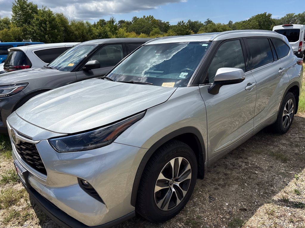 Used 2021 Toyota Highlander XLE AWD/4WD image 10