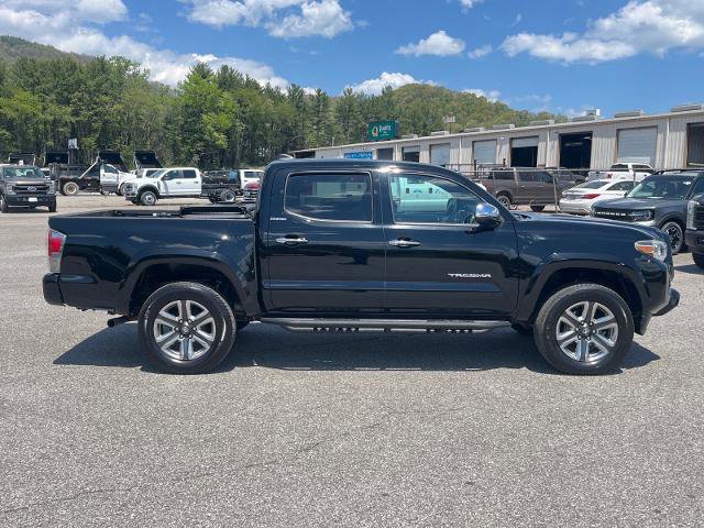 Used 2017 Toyota Tacoma Limited w/ Tow Package AWD/4WD image 2