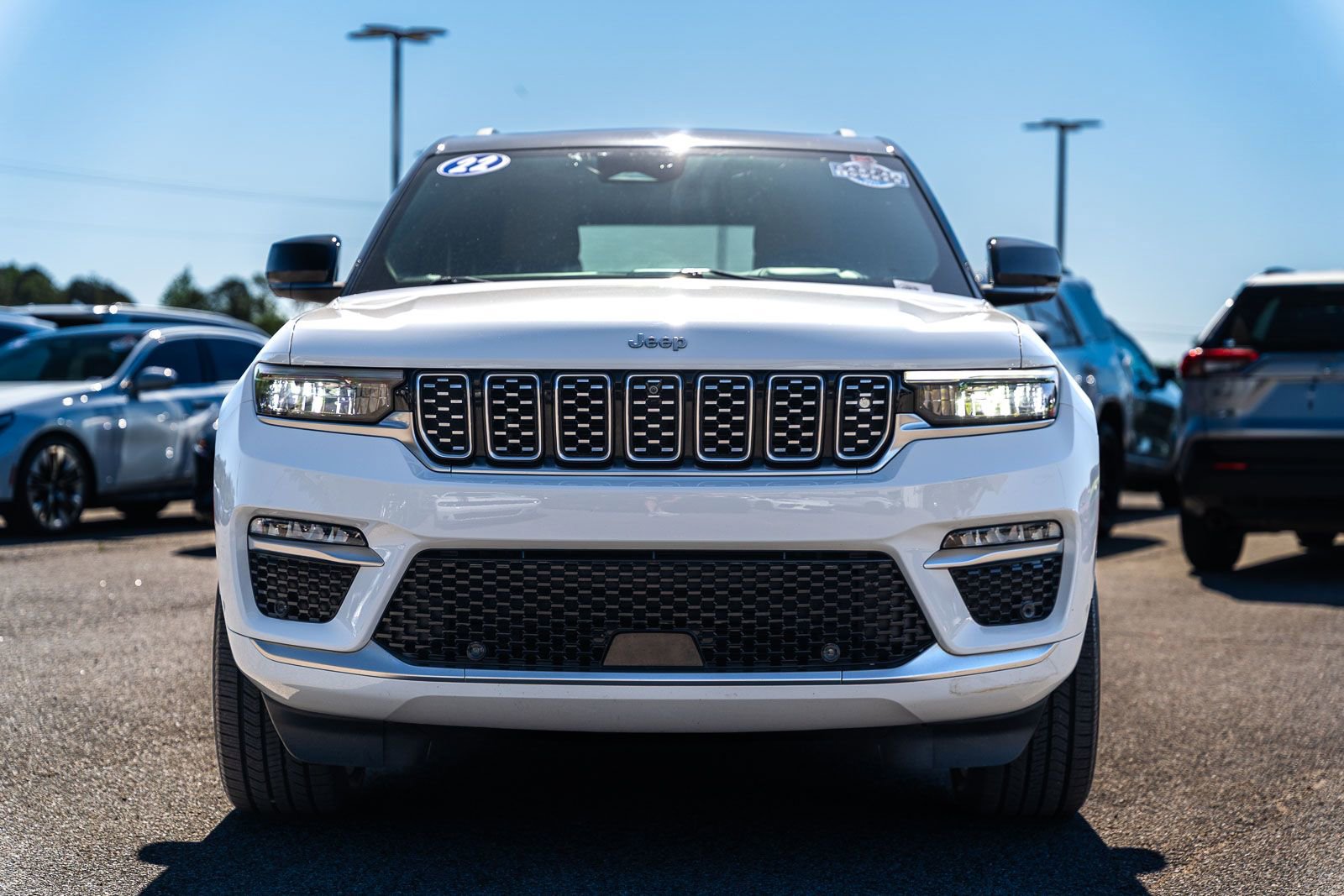 Used 2022 Jeep Grand Cherokee Summit image 2