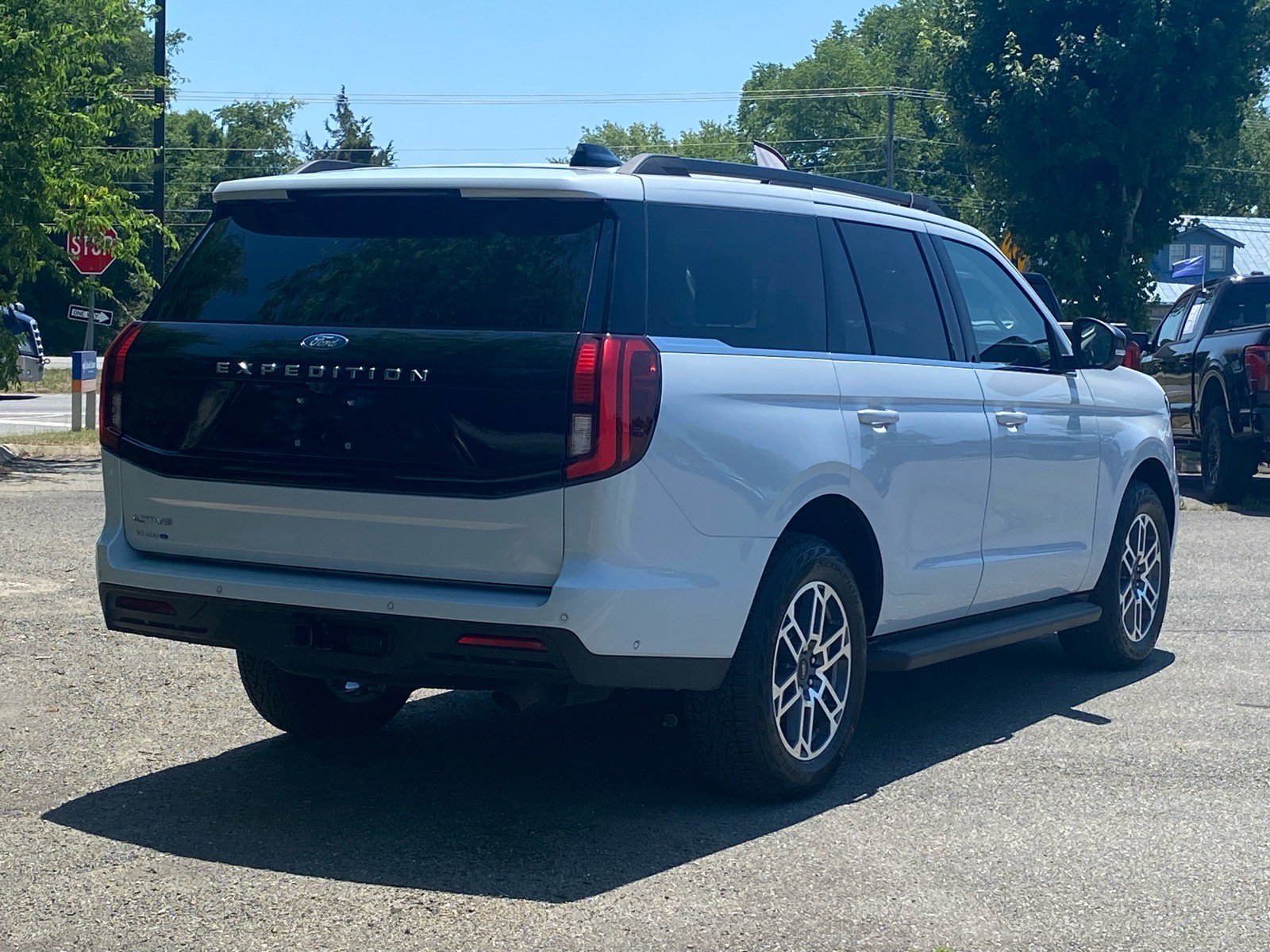 Certified 2025 Ford Expedition Active AWD/4WD image 4