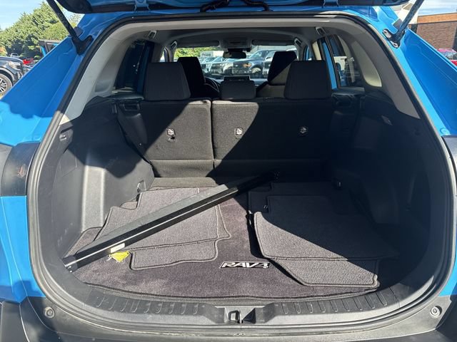 Used 2019 Toyota RAV4 LE w/ Carpet Mat Package AWD/4WD image 22
