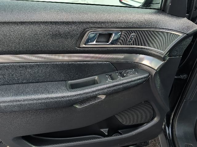 Certified 2018 Ford Explorer XLT w/ Equipment Group 202A image 13