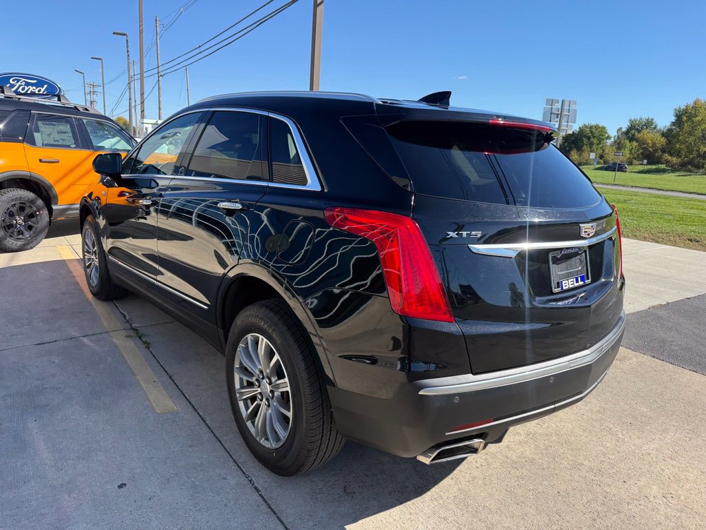 Used 2017 Cadillac XT5 Luxury w/ Driver Awareness Package FWD image 4