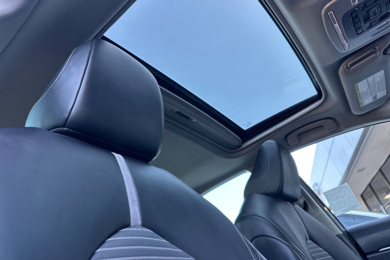 Used 2020 Toyota Camry SE image 19