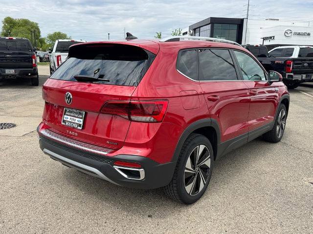 Used 2024 Volkswagen Taos SE w/ Panoramic Sunroof Package AWD/4WD image 5