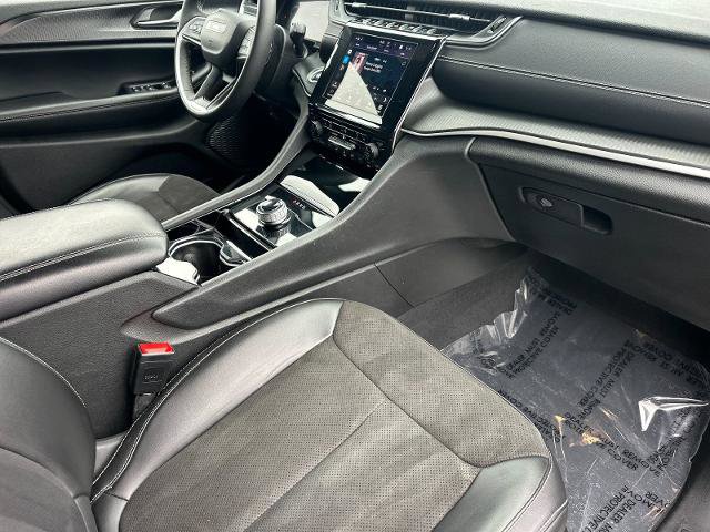 Used 2023 Jeep Grand Cherokee L Laredo AWD/4WD image 16