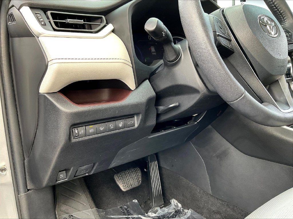 Used 2022 Toyota RAV4 Limited AWD/4WD image 26