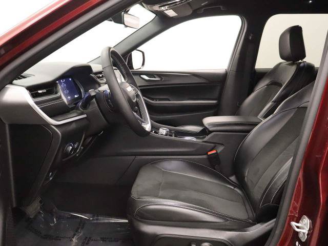 Used 2025 Jeep Grand Cherokee L Laredo AWD/4WD image 15