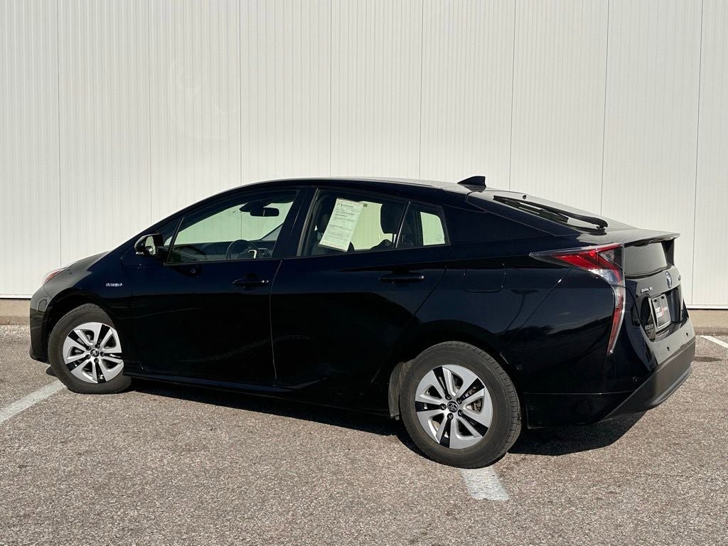 Used 2018 Toyota Prius Three FWD image 3