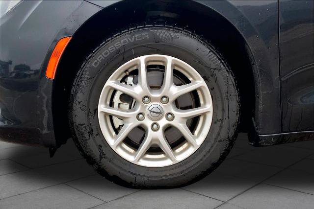 Used 2023 Chrysler Voyager LX FWD image 11