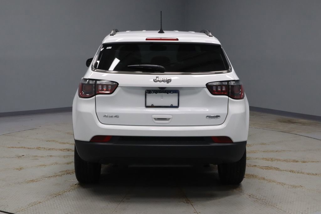 Used 2025 Jeep Compass Latitude image 9