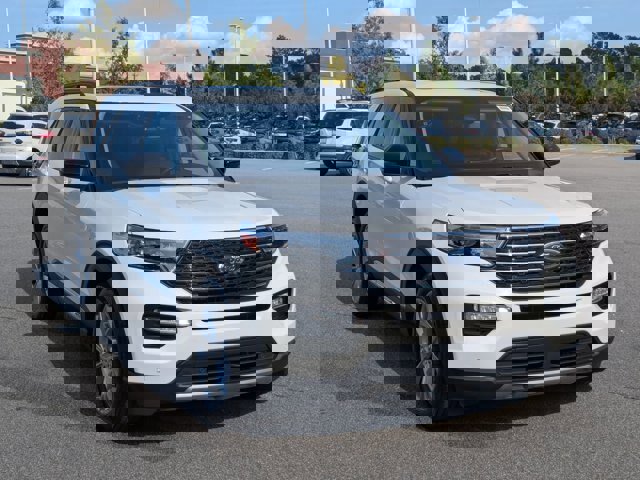 Certified 2023 Ford Explorer XLT w/ Equipment Group 202A image 7