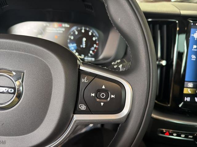 Used 2021 Volvo XC60 T5 Momentum w/ Premium Package image 19