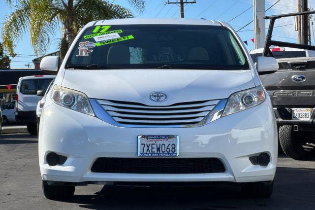 Used 2017 Toyota Sienna LE image 30